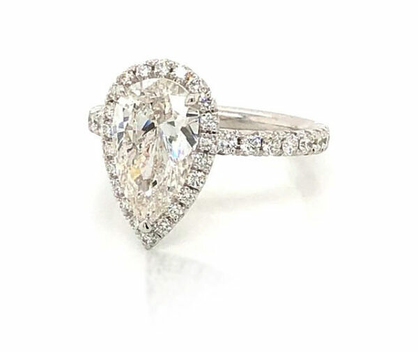 Pear-Shaped Engagement Ring Engagement Rings