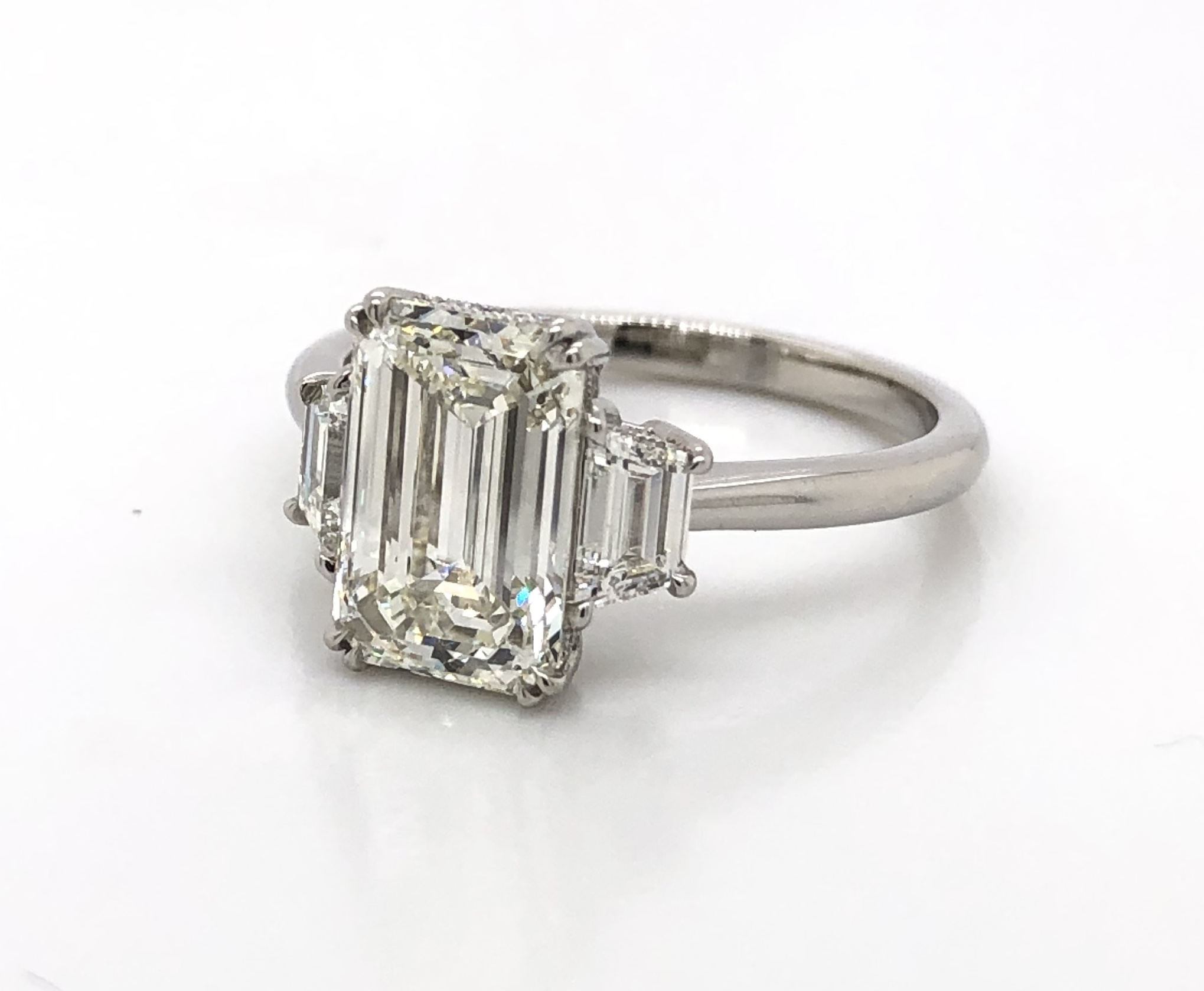 Emerald Cut With Trapezoid Side Stones - www.inf-inet.com