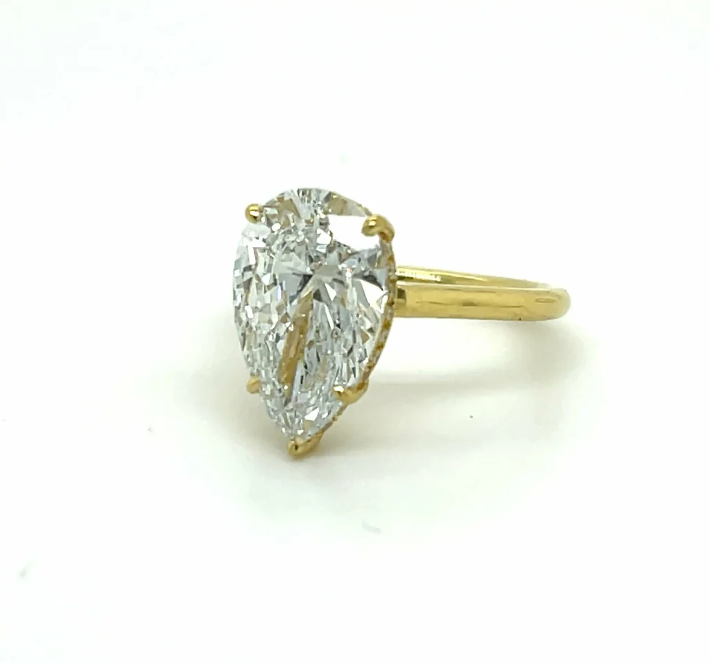 Pear Shaped Engagement Ring in Yellow Gold