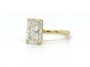 Radiant-Cut Diamond Engagement Ring in Yellow Gold Engagement Rings