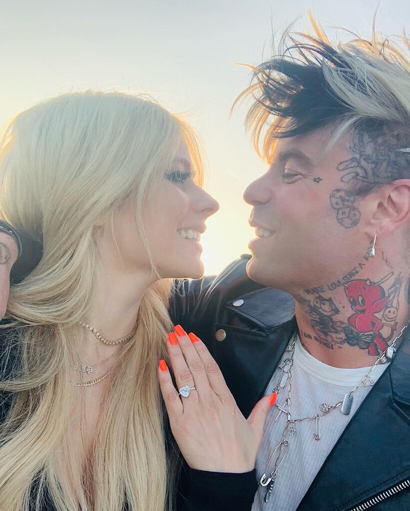 Avril Lavigne and Mod Sun engagement ring