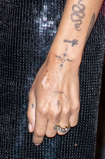 Zoë Kravitz and Karl Glusman engagement ring